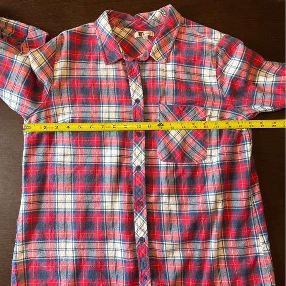 Kut from the Kloth women’s 100% cotton flannel button down pocket shirt. Size L. - Picture 6 of 9